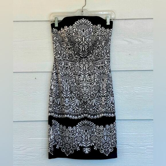 White House Black Market Dresses & Skirts - White House Black Market Strapless Black and White Dress Size 0